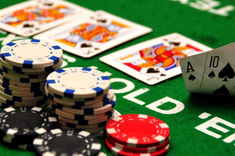 Những sai lầm thường mắc phải khi dùng bluff trong poker là gì?